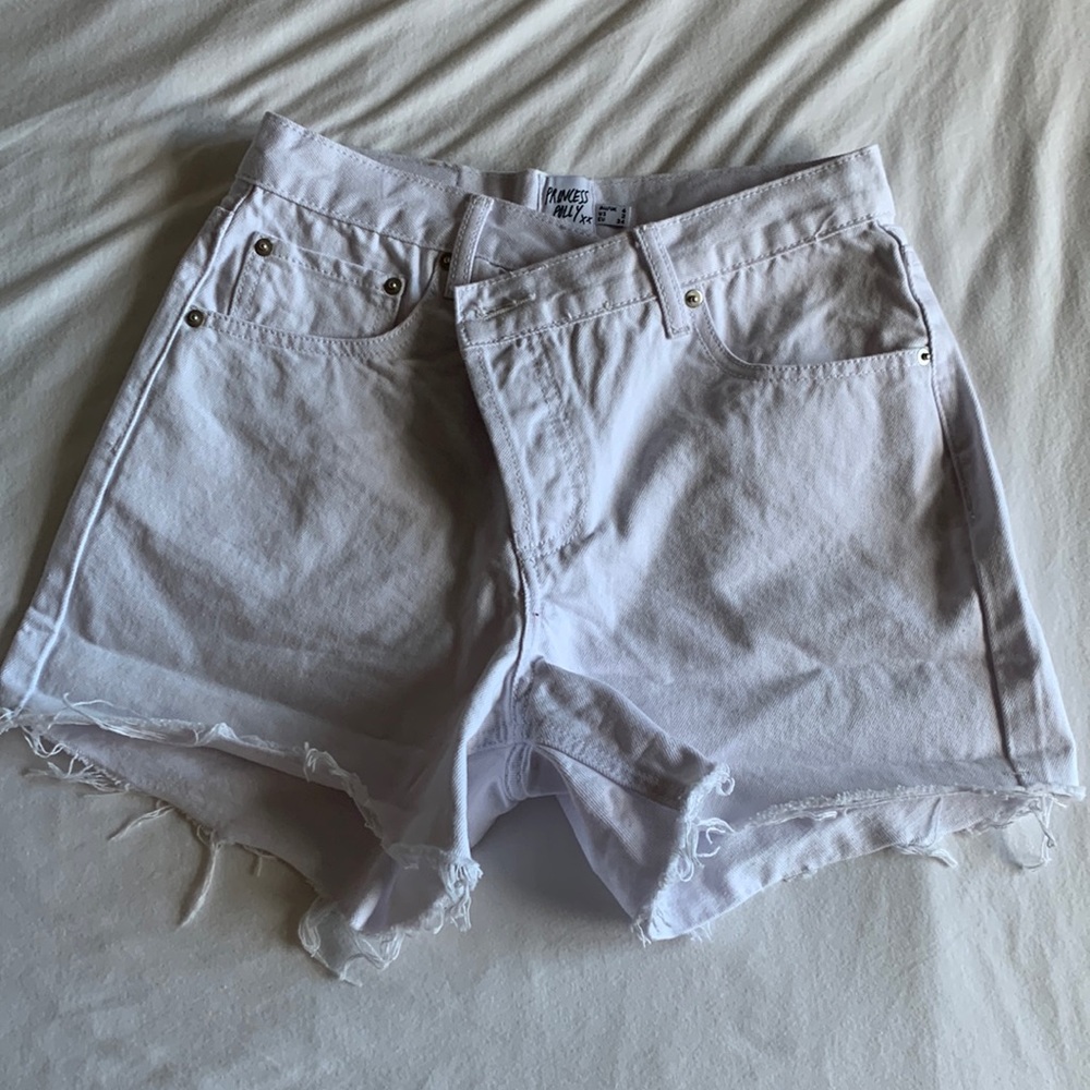 Cris cross waist princess Polly white shorts